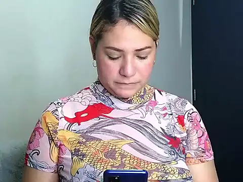 curvynaturalx online show from July 22, 2:18 pm