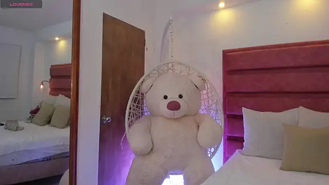 alondra darling  online show from July 29, 10:43 pm