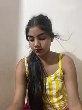 Aayesha Rawat online show from July 28, 7:39 pm
