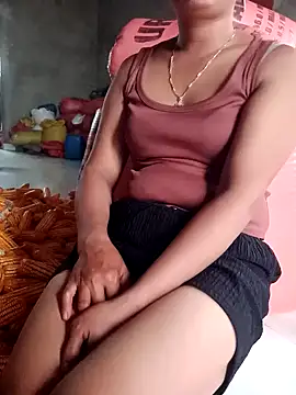 thypham1 online show from July 28, 8:34 am