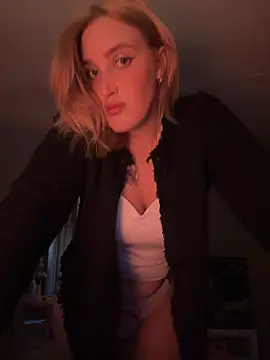 -Bratty- online show from August 5, 4:19 am