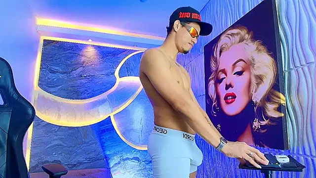 Jordan Beatifull online show from July 31, 5:08 am