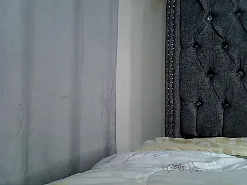 sexxyleslyy online show from July 28, 8:52 pm