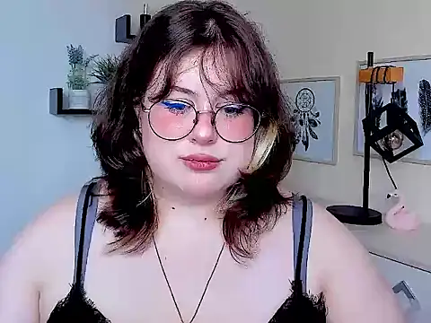 OpheliaLush online show from August 3, 9:15 am