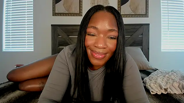 nicolesolace online show from July 24, 9:00 pm