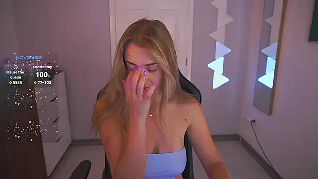 DanikaDillan online show from October 27, 12:39 am