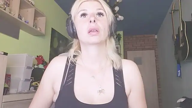 Snapshot of karmija chatting on September 12, 8:38 pm karmija online show from September 12, 8:38 pm