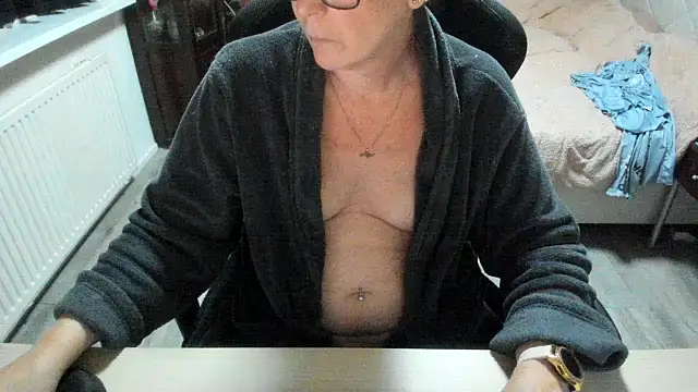 minoesje37 online show from November 1, 8:35 pm