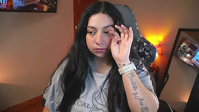 coraline latin online show from November 24, 5:48 pm