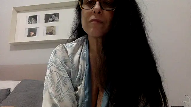 crudeliafrancy online show from March 4, 5:41 pm