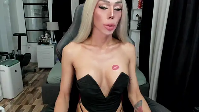Forever MissCandace online show from April 29, 6:57 pm