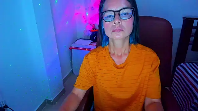 Snapshot of BrianaGarner chatting on October 21, 8:57 pm BrianaGarner online show from October 21, 8:57 pm