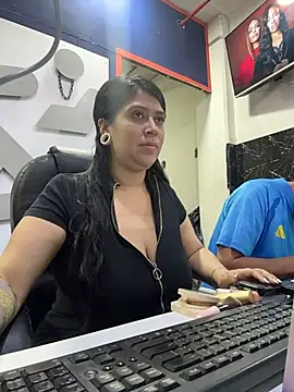 emilyjohanson online show from June 23, 6:50 pm