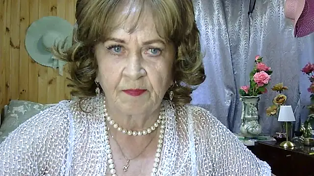 Emma52610 online show from July 25, 4:36 pm