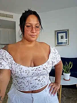 Snapshot of DannaaMeliza chatting on September 23, 9:18 am DannaaMeliza online show from September 23, 9:18 am