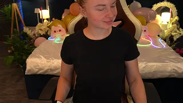 MiaRedFox online show from July 25, 12:12 pm