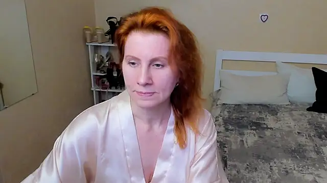Snapshot of FoxySophia chatting on September 29, 1:11 am FoxySophia online show from September 29, 1:11 am