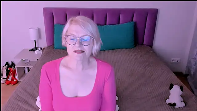 sabrinamacmarren online show from September 18, 6:06 pm