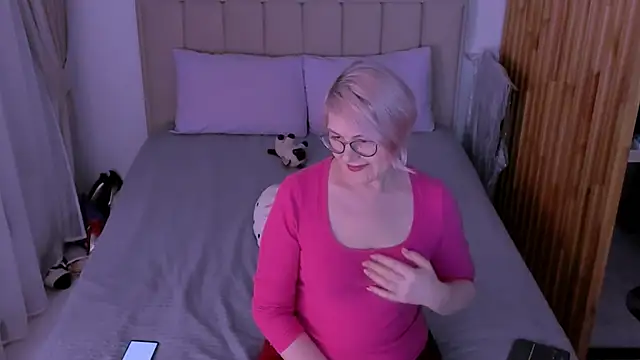 sabrinamacmarren online show from March 14, 6:42 pm