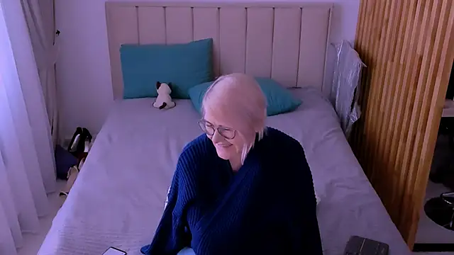 sabrinamacmarren online show from March 7, 11:28 am