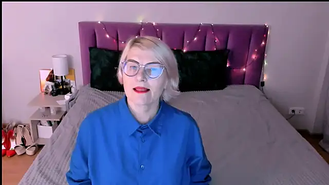 sabrinamacmarren online show from December 18, 2:33 pm