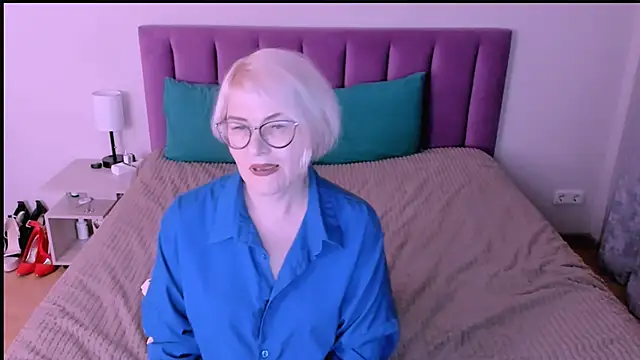 sabrinamacmarren online show from September 12, 5:53 pm