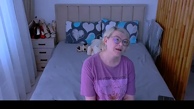 sabrinamacmarren online show from June 24, 4:06 pm