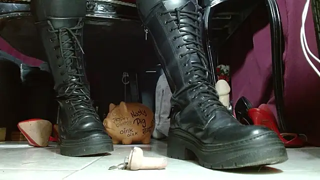 MeGoddesSara online show from April 27, 8:17 pm