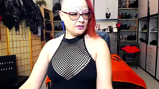 Snapshot of LindaDaemonX chatting on December 2, 8:48 am LindaDaemonX online show from December 2, 8:48 am