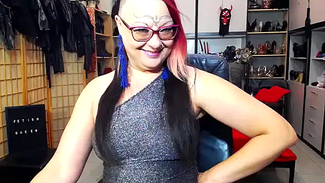 Snapshot of LindaDaemonX chatting on September 14, 7:17 am LindaDaemonX online show from September 14, 7:17 am