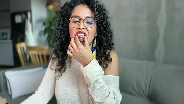 illaroom online show from February 12, 9:27 pm