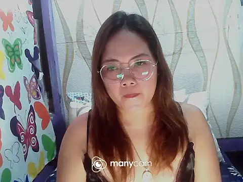 Snapshot of BURBERRY69 chatting on October 4, 8:31 am BURBERRY69 online show from October 4, 8:31 am