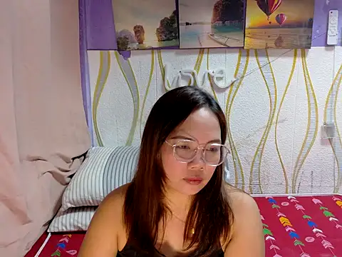 BURBERRY69 online show from February 25, 12:26 pm