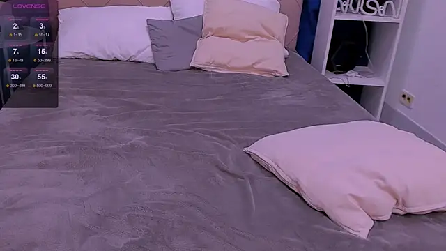 Janie JJ Curvie online show from March 8, 2:04 am