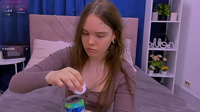 Janie JJ Curvie online show from February 1, 1:15 am