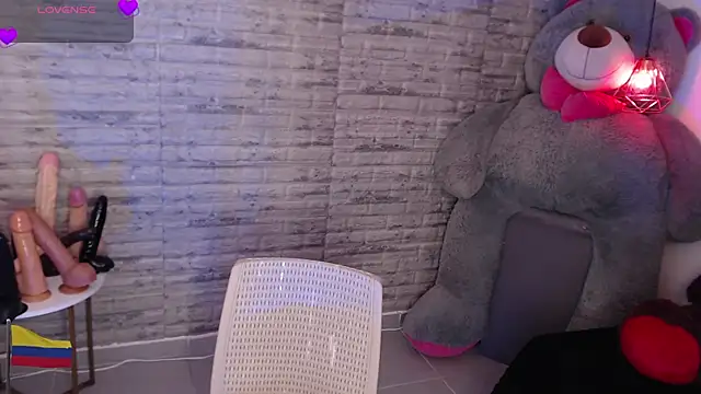 TinnaCobb online show from July 29, 4:29 pm