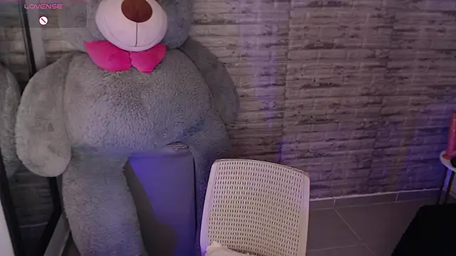 TinnaCobb online show from March 11, 4:31 pm