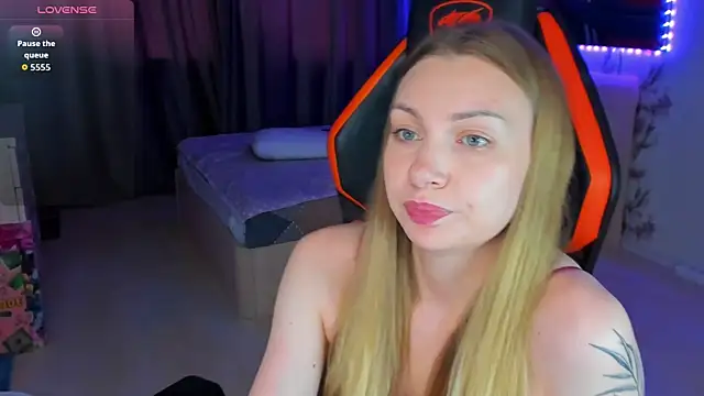 BiMolly online show from July 31, 2:45 am