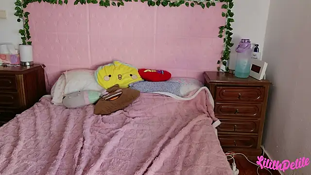 Lilith Petite online show from August 5, 10:32 am