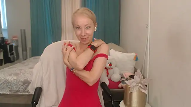 LuxuryNika online show from July 8, 5:15 pm