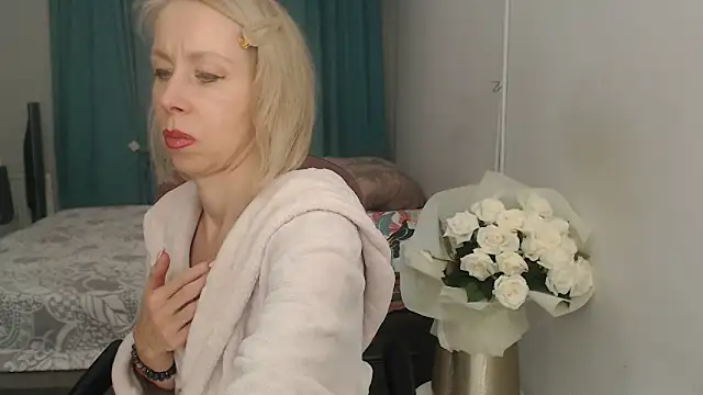 LuxuryNika online show from December 3, 8:44 pm