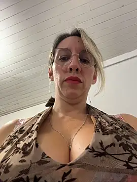 Gatitacarlita online show from April 30, 9:30 pm