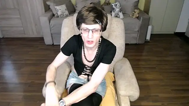 clementine online show from May 11, 1:13 pm