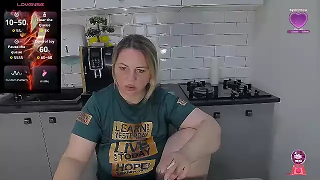 erikaerika online show from June 19, 8:07 am