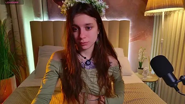 Eille Elfie online show from December 5, 5:07 am