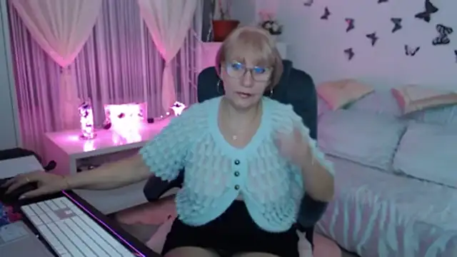 Ghertrude52 online show from November 14, 4:01 am