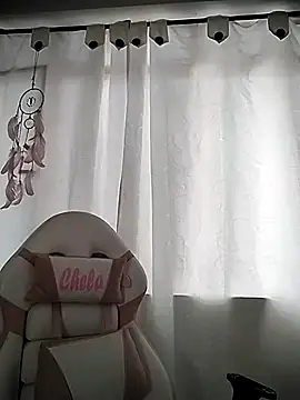 chelaqueen  online show from December 18, 8:35 pm