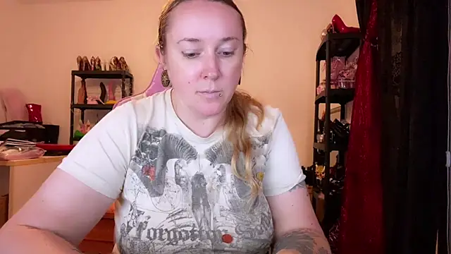 kisicaxx online show from October 29, 5:59 pm