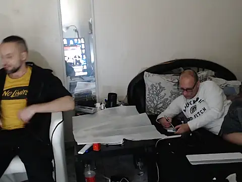 aqreteriziz online show from April 22, 6:05 pm