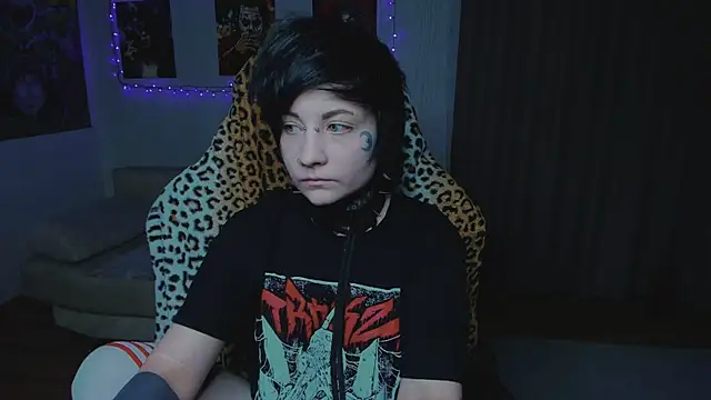 Snapshot of acid_trip1l chatting on October 31, 8:13 pm acid trip1l online show from October 31, 8:13 pm